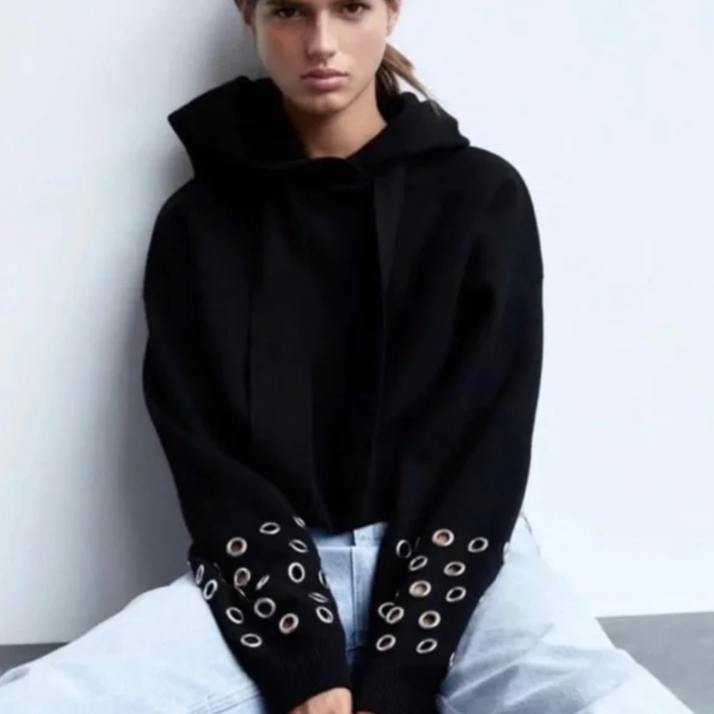 Zara - Hoodie with silver grommet on sleeves and drawstring - Black